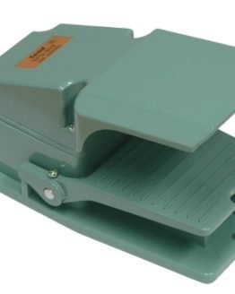 Крачен превключвател TFS-302 250VAC/15A SPDT