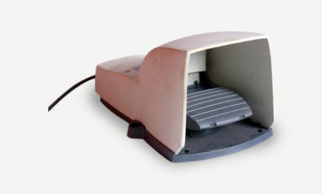 Крачен превключвател XPEG310 240VAC/3A SPST Крачен превключвател XPEG310 240VAC/3A SPST